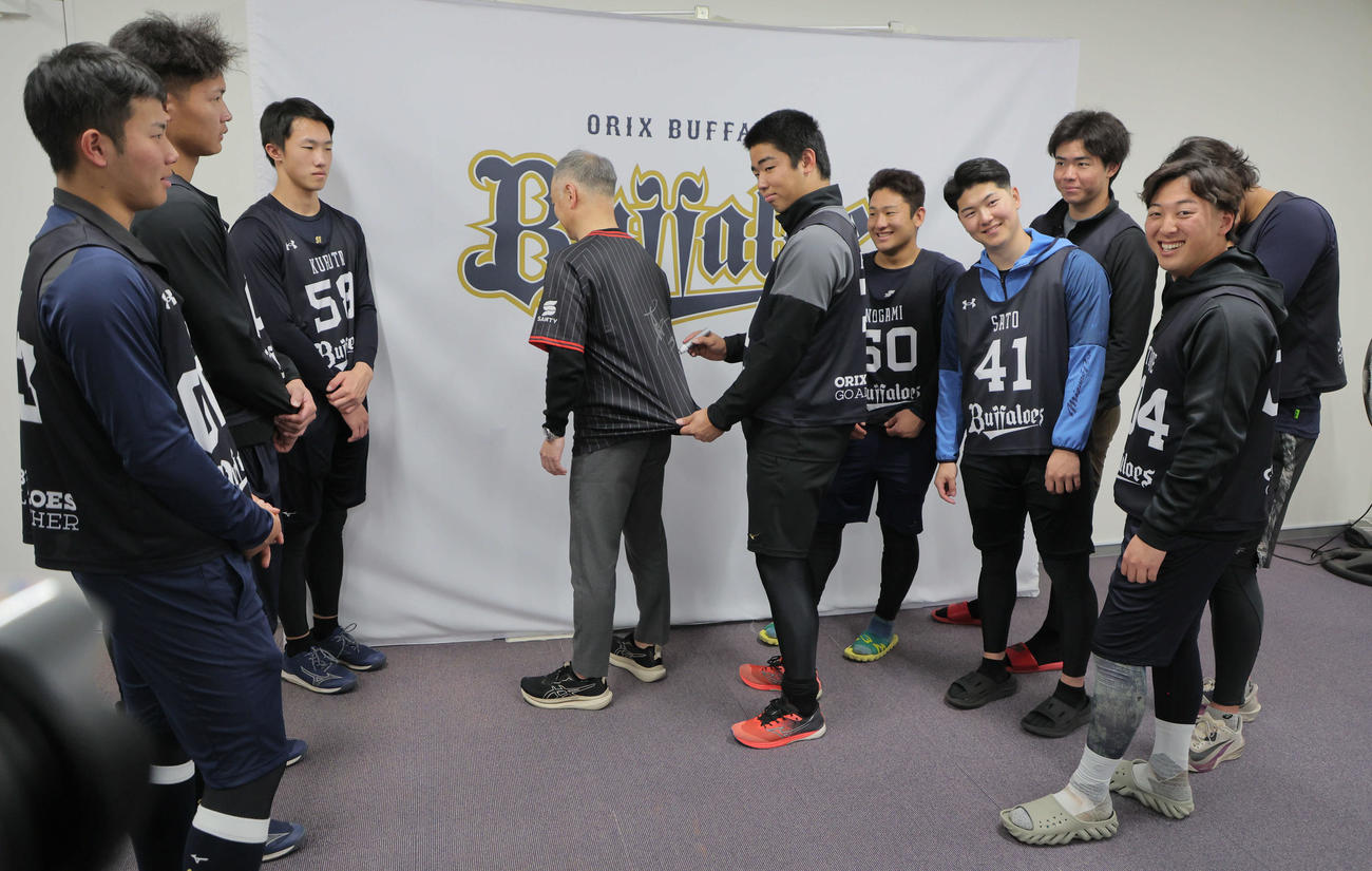 【オリックス】オリ姫を増やせ！新人選手に初のファンサービス講習　重要性を説明
