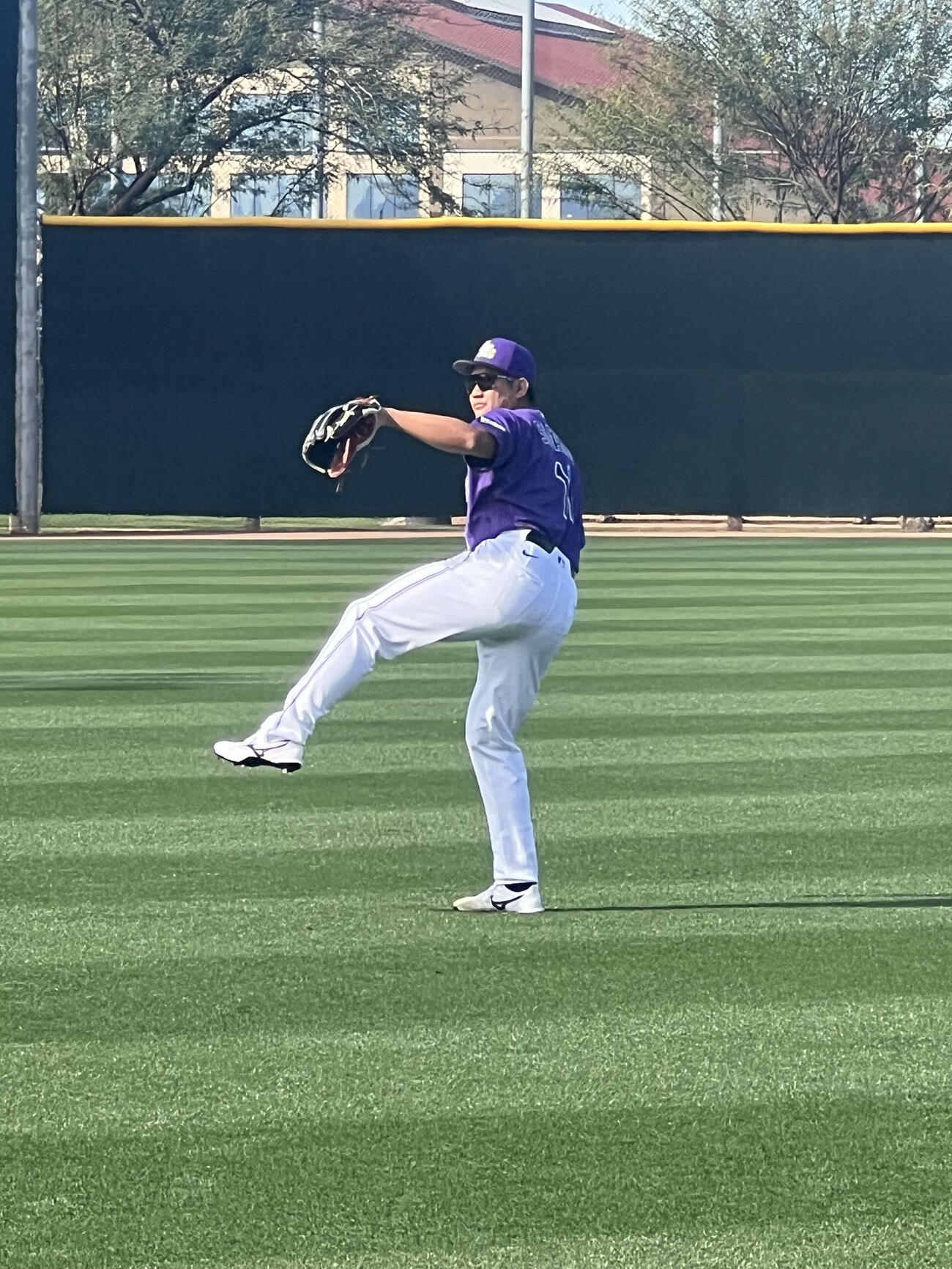 ロッキーズ指揮官、菅野智之に「まさにプロフェッショナル。スプリットが武器」キャンプ初日