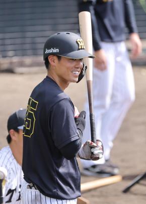 【阪神】ドラ2谷端将伍が新外国人モレッタから適時打 鶴瓶から“福”を受け取りアピール