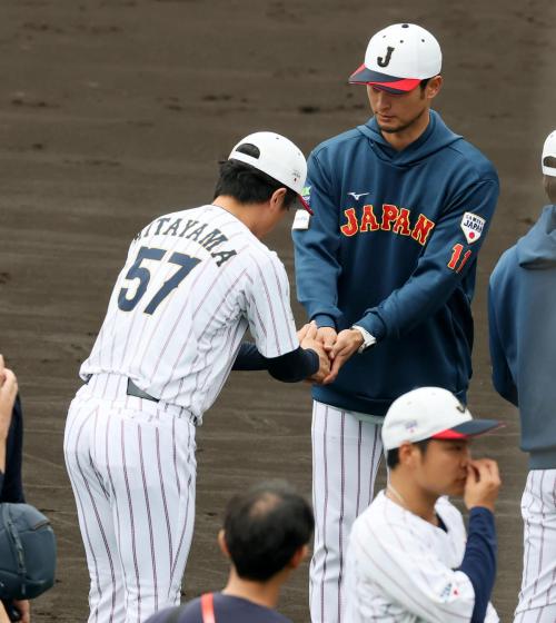 侍ジャパン】ダルビッシュ、牧秀悟にユーモアたっぶりにツッコミ「全然