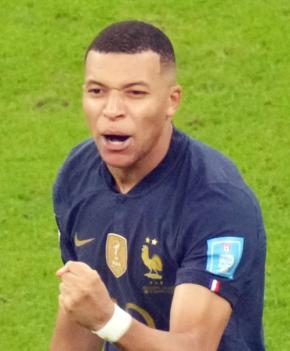 フランス代表FWエムバペ、26歳スペイン有名女優と真剣交際か　密会目撃情報続くと海外報道