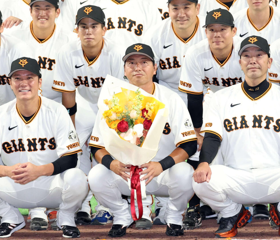 【巨人】阿部監督「こうやってなんもしてない人が…やっぱ天才ですよね」引退試合の長野久義氏に