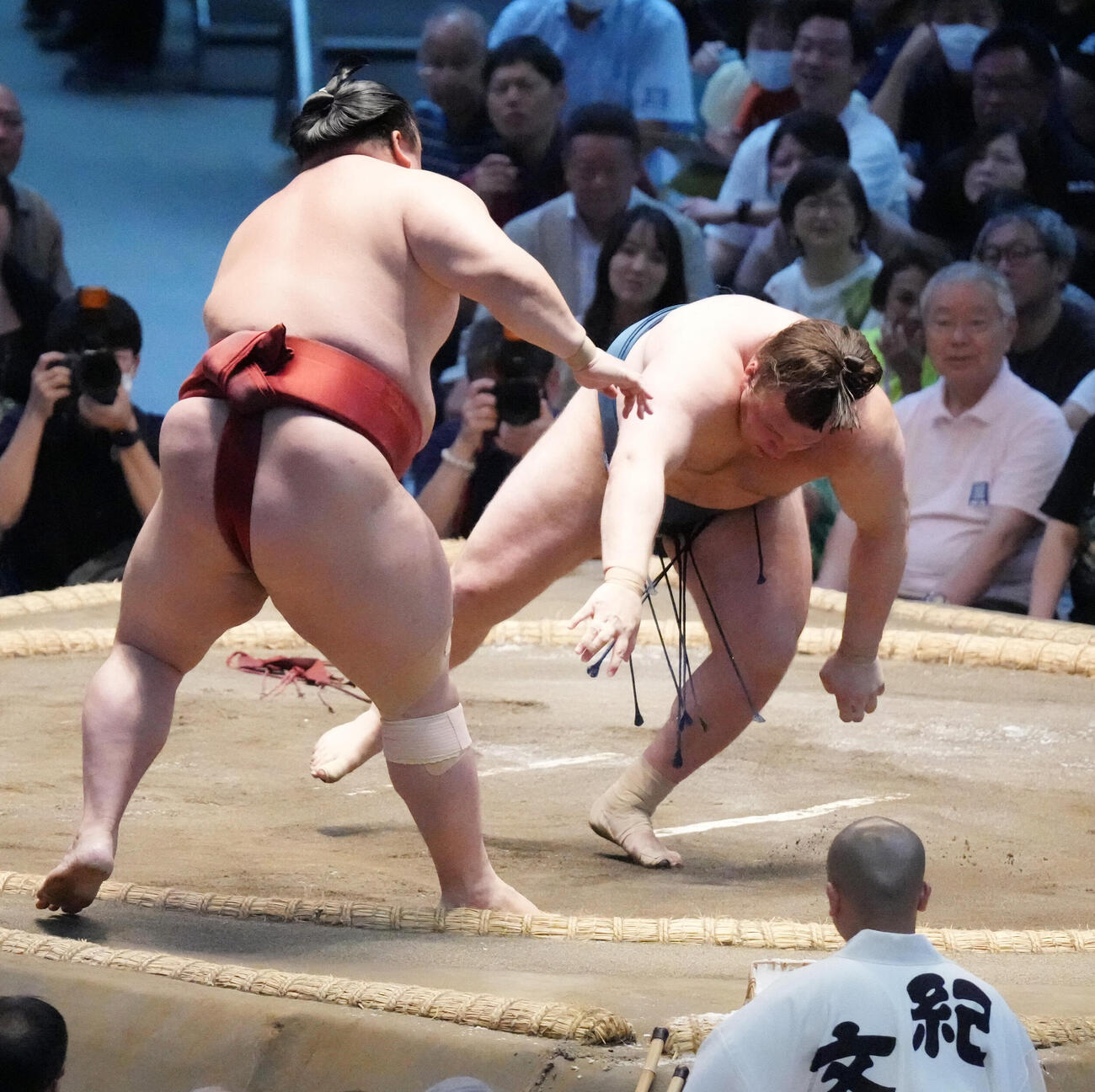 安青錦が１敗守るも左足負傷か　大関復帰まで残り３勝も「足大丈夫か」と心配の声