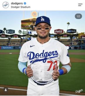 ドジャース37歳ロハスに栄誉「ハート＆ハッスル賞」受賞、球団公式も祝福「おめでとう！」