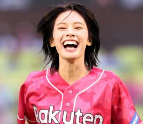 【楽天】ボートレースCMキャラクターの安斉星来が始球式 ツーバウンド投球に「30点」