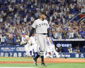 【巨人】マルティネスの悪送球で延長12回サヨナラ負け　同一シーズン２度の10人継投は史上初