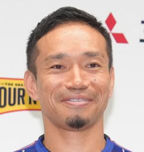 長友佑都が平愛梨と４人の子供に囲まれ40歳誕生日「宇宙一の妻と4人の子供に出会えたオヤジ」