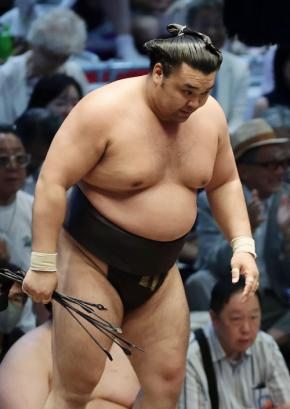 綱とり霧島が平幕に2敗目…高安に続き義ノ富士に敗戦 昇進条件“ハイレベル優勝”から遠のく