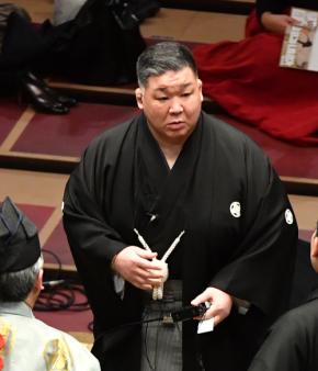 国仲涼子「素敵です。親方」千代の富士撃破の元安芸乃島を絶賛 普段厳しい高田川親方も満面笑み