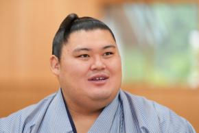 大の里「本当に苦しんだ分の涙」復活Vから一夜明けスッキリ、次は「全勝」入り優勝額が目標