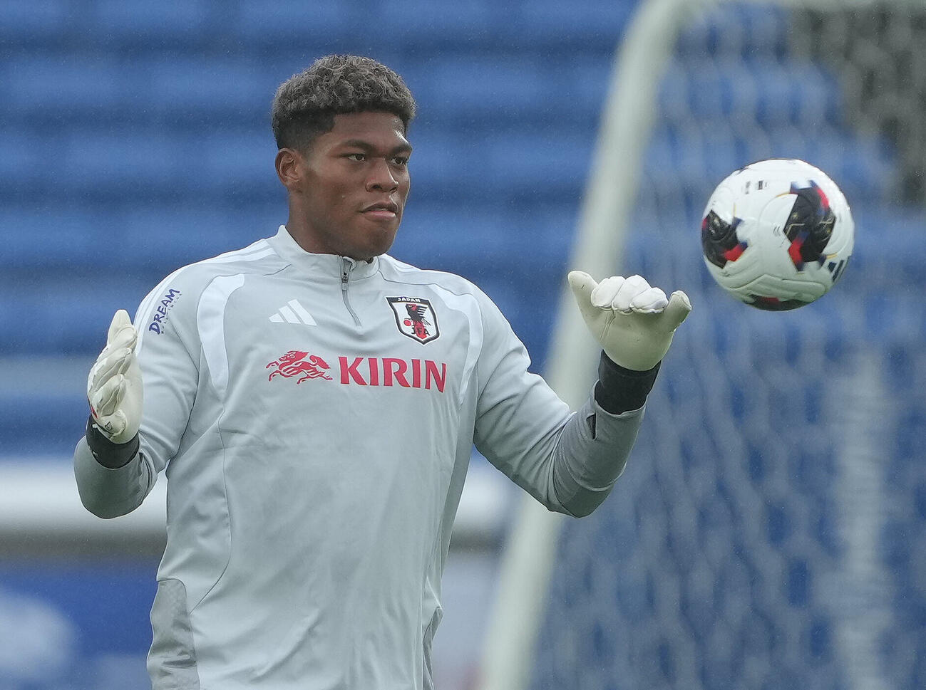 【日本代表】GK鈴木彩艶がエクアドル戦先発へ「ゼロで抑えることを意識して取り組みたい」