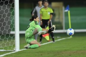 【なでしこ】PK戦制し３連覇　驚異の身体能力＆サッカーセンスの守護神・大場朱羽が活躍