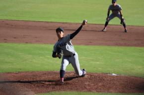 今秋ドラ1候補の投げ合い　関大・米沢友翔と近大・宮原廉が試合前にはガンの飛ばし合い？！