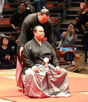 秋場所全休の横綱豊昇龍が土俵に…英乃海の断髪式に参加　久々の公の場も「今日は話さない」