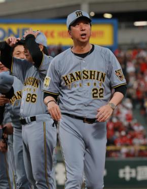 【阪神】涙の連覇!工藤抑え配置転換に藤川監督「もう紙一重の勝負。間に合ったなと」/一問一答