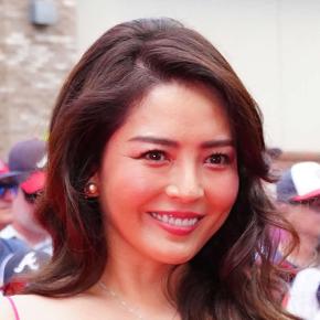 菊池雄星の妻、瑠美さん「まさか息子と一緒にこの景色を…」上下黒のシックな装い、喜びつづる