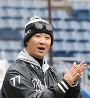 「送別会?」ロッテ退団の西岡剛氏が感謝 山口航輝、藤原恭大、西川史礁らとの集合写真公開