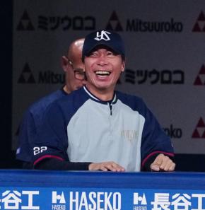 高津臣吾氏のギャルピース、高橋奎二がホワイトソックス、ツッコミどころ満載のゴルフショット
