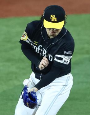 【ソフトバンク】上沢直之ヒヤリ…打球直撃のアクシデント　右太もも付近に受けるも続投