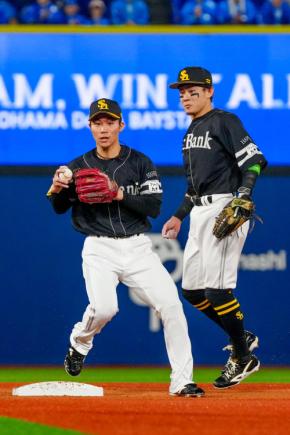 【ソフトバンク】遊撃手・庄子雄大、DeNA度会のライナーをがっちり捕球　横浜高の同学年
