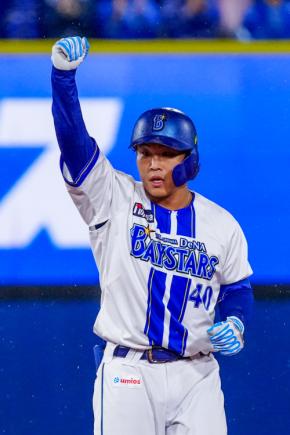 【DeNA】井上朋也が古巣の強敵モイネロから粘って左翼線二塁打　充実の下半身が強打支える