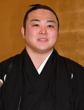 炎鵬、新妻同席で結婚会見「生きる希望を与えてくれるような存在」３年ぶり十両復帰でプロポーズ