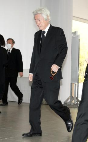 小泉純一郎元首相が扇千景さん葬儀で弔辞を読む「りんとしたたたずまい、けして忘れません」