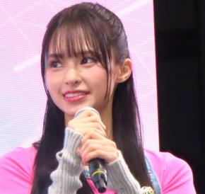 ２児シンママアイドル藤咲凪「プール」抜群のメリバリボディー光るビキニ姿、娘とのショットも