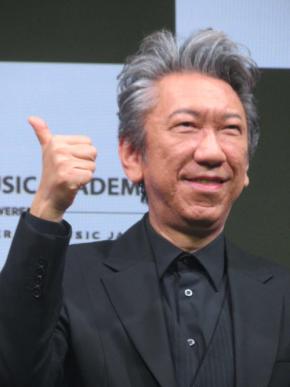 布袋寅泰　「超大物バンド」から共演オファーで報告受けた娘が勘違いした「国民的グループ」は…