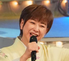 65歳元スーパーアイドル、54歳当時の衝撃ビキニショットを生放送で公開　スタジオ騒然