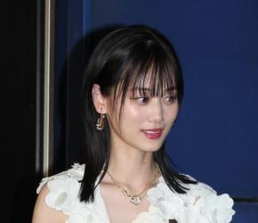 山下美月、ツヤツヤロングをバッサリ…激変! 「別人さん」「大人っぽい」反響