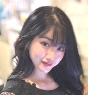 新喜劇マドンナ小寺真里、超ミニスカの足組みショットに…