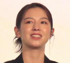 桜庭ななみから本名で活動の宮内ひとみ「楽しいことをして過ごしています」とピース