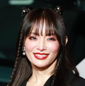 浜崎あゆみ、黒ぶちメガネで別人級イメチェン「真面目ayu」「全然雰囲気が違う」と反響
