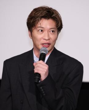 田中圭「触れずにいられない大量の汗」ツッコまれる　不倫報道後初の観客前「変な汗出てきた」