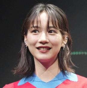 のん、誕生日にアルバム発売を発表「早く早く聴いてほしくてうずうずしている」赤髪姿に反響続々