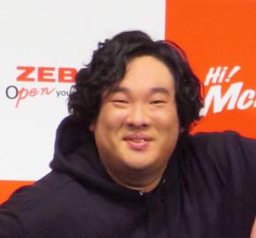 岡崎体育「曲パクったやろ」と疑った小学校の担任を見返したい　卒アルに「作曲家になりたい」
