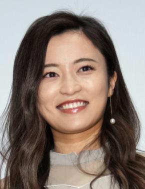 小島瑠璃子が金髪姿で「愛するしーちゃんの結婚式」に出席「家庭にこどもと遊びに行かせてね」