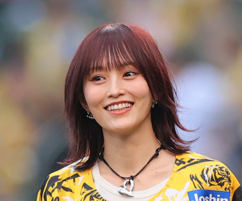 元NMB48山本彩、お腹チラ見え私服コーデ披露「銀河一の美貌」「激メロ」「可愛い大渋滞」