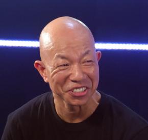 小峠英二、プロポーズの言葉明かし照れ笑い　妻からの反応は「ジワる」　先月結婚を発表