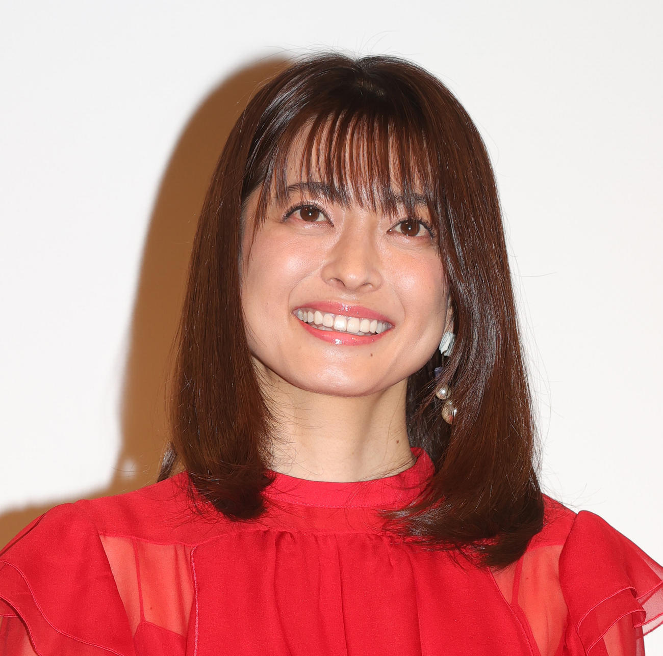 44歳元グラドル、最新全身写真　圧巻ボディに「可愛い」「素敵」絶賛相次ぐ　夫は人気芸人