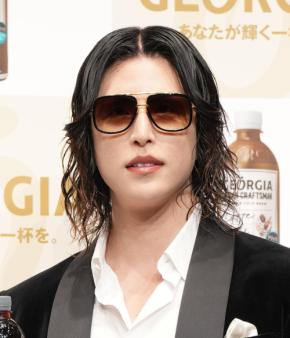 ローランド、紺綬褒章受章「やらない善より、やる偽善　寄付しない常識人より、寄付するホスト」