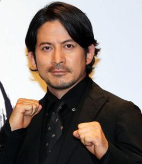 岡田准一がひらパーで初ファンクラブイベント決定、反響続々「さすが兄さん」「笑ってしまった」