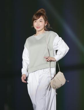 37歳元モー娘。の黒ビキニ姿に衝撃「最高」「顔は少女で体やんちゃ」「ワガママボディ」コメ沸騰