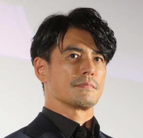 伊藤英明、おちゃめ動画で50歳誕生日を報告「50代もユーモア溢れるイケおじでいてください」