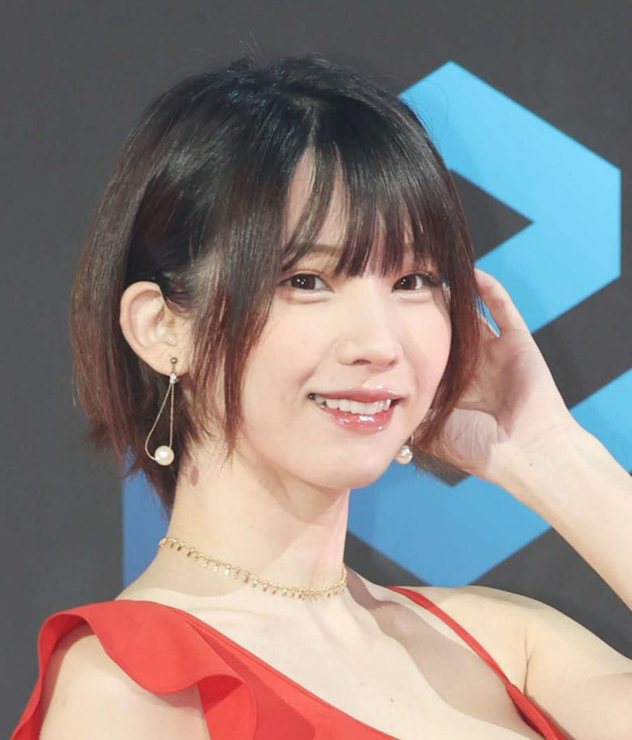 えなこ「史上最小布面積?!」新作写真集の一部を大公開　美ボディー映える極小ビキニに反響