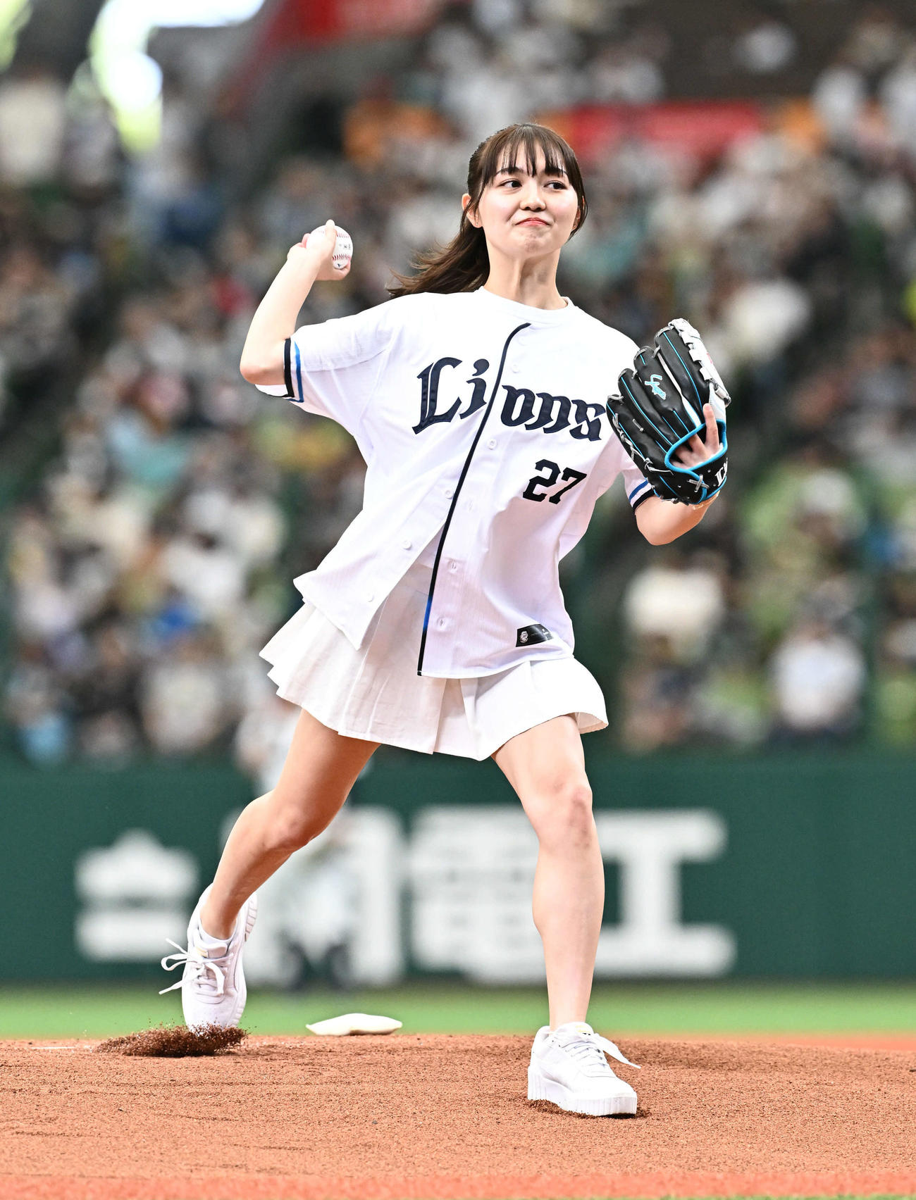 元西武捕手の21歳グラドル娘「可愛いすぎ」くびれチラリの私服姿で自然満喫ショット公開