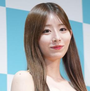 レースクイーン花乃衣美優、胸元大胆露出「うっとり」紫ロングワンピ「笑顔癒される~」姿公開