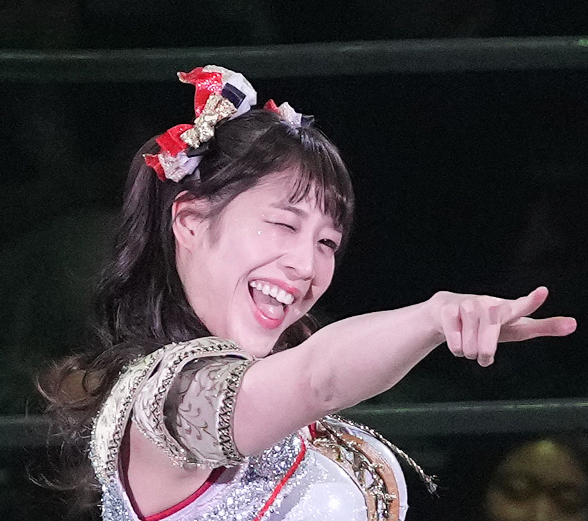 上原わかな、ミニスカートのチャイナ服姿を披露「太もも59センチが着るチャイナ服」