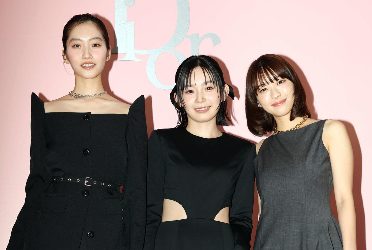 鳴海唯＆片岡凜＆宮﨑優、DIORイベント華やかスリーショット　三者三様「夢中」なもの明かす